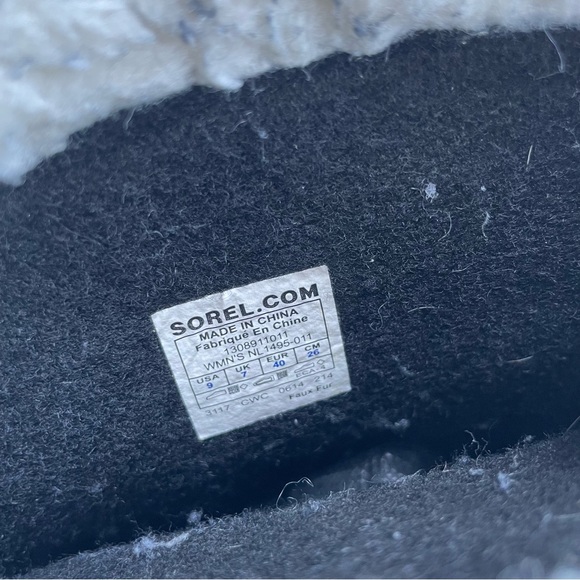 Sorel Women’s Caribou Waterproof Boot (Worn Once) - Picture 6 of 6